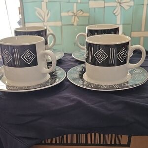 Elegant Black and White Geometric Mug Set